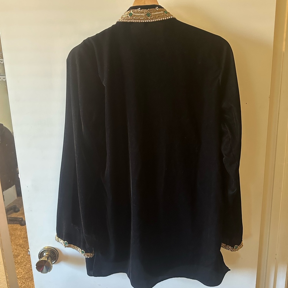 Elegant Black Embellished Women's Top - Picture 8 of 11